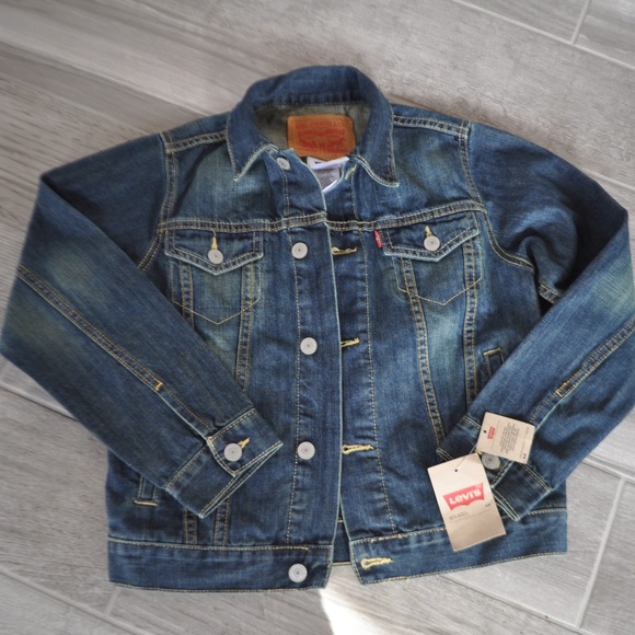 levi's trucker jacket sleeve length